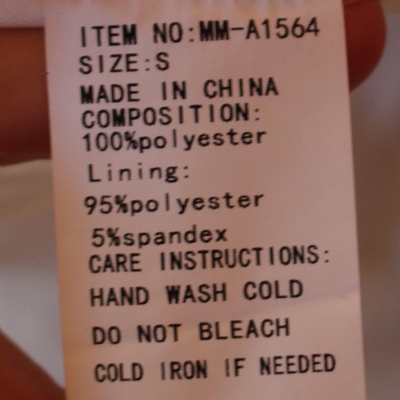 Muy Muy, White off the shoulder  Crochet lace crop top - Picture 11 of 12